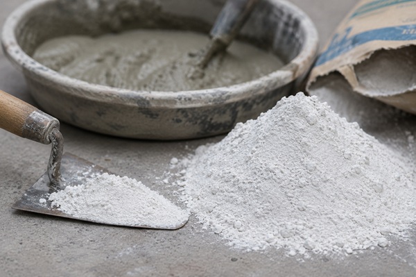 Vì sao giá xi măng trắng thường cao hơn xi măng xây dựng thông thường?