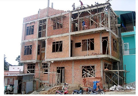 Để rút ngắn thời gian thi công nhà ở mà vẫn đảm bảo chất lượng, thẩm mỹ và chi phí hợp lý, ngành xây dựng đang ứng dụng nhiều kỹ thuật thi công tiên tiến
