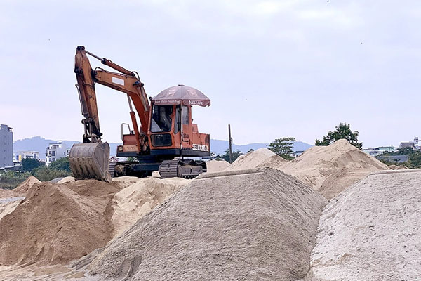 Giá cát xây dựng tại miền Trung tăng cao do khan hiếm nguồn cung