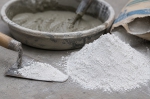 Vì sao giá xi măng trắng thường cao hơn xi măng xây dựng thông thường?