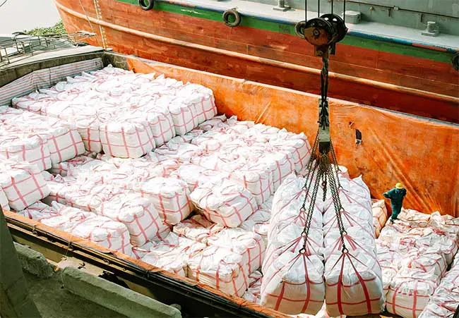 Xuất khẩu xi măng, clinker: Suy giảm ngắn hạn, áp lực cạnh tranh tăng cao