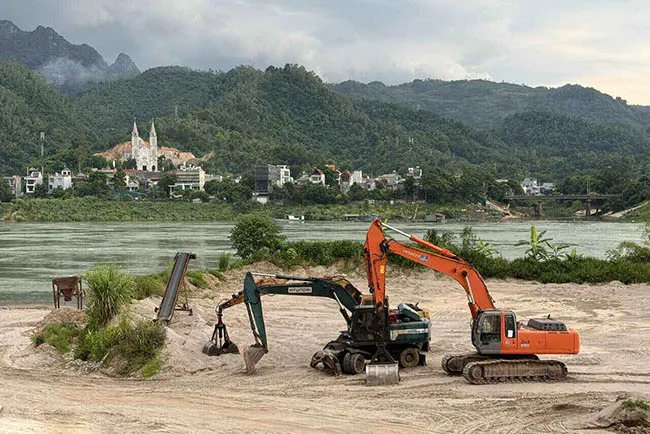 Phú Thọ: Giá cát xây dựng tăng cao, nhiều điểm khai thác tạm ngừng do khan hàng