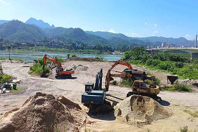 Giá cát đen leo thang khủng khiếp: Tăng 300% vì nguồn cung khan hiếm